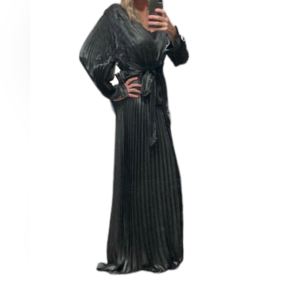 NWT Express Black Metallic Pleated Maxi Dress. Women’s xs. - Picture 7 of 7